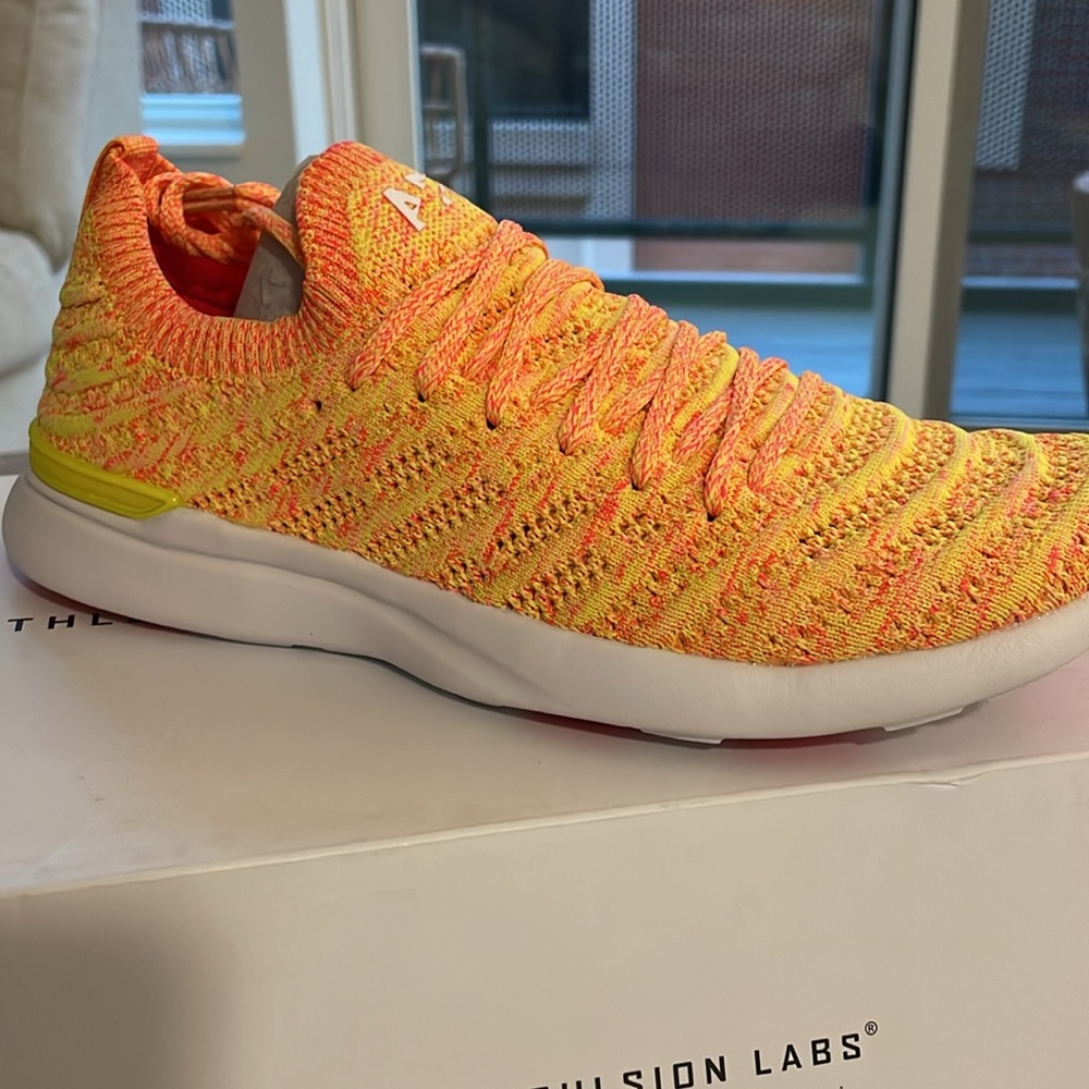 APL Women's Techloom Wave Pink Yellow White Size 7.5